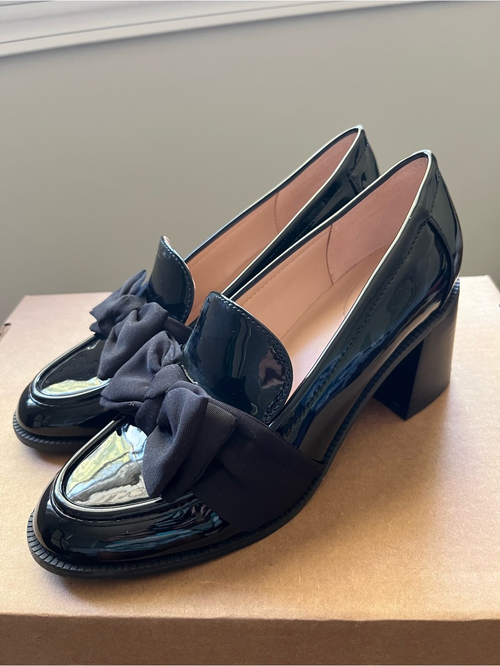 Bandolino black patent bow loafers